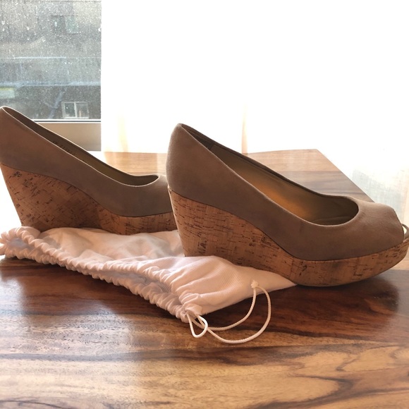 Stuart Weitzman Taupe Corkswoon Wedge - Size 7.5 - Picture 4 of 7